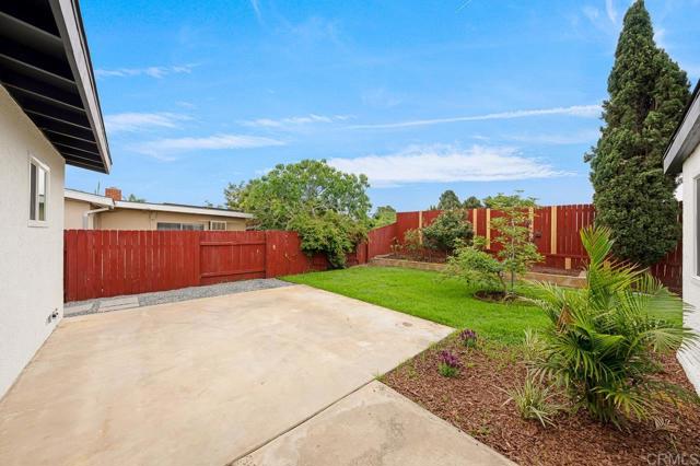 9015 Sovereign Rd, San Diego CA: https://media.crmls.org/mediaz/84140bcd-1815-449e-8863-cc45fdf11877.jpg