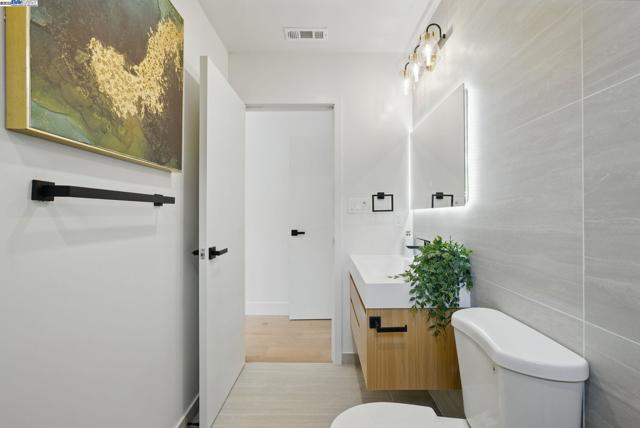 175 N Frances St, Sunnyvale CA: https://media.crmls.org/mediaz/84147f5d-3a87-4570-9546-b11f16e5d58b.jpg