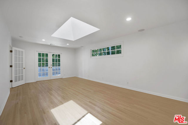 1231 Club View Drive, Los Angeles CA: https://media.crmls.org/mediaz/8414e190-90d3-4876-9333-0f77de67270f.jpg
