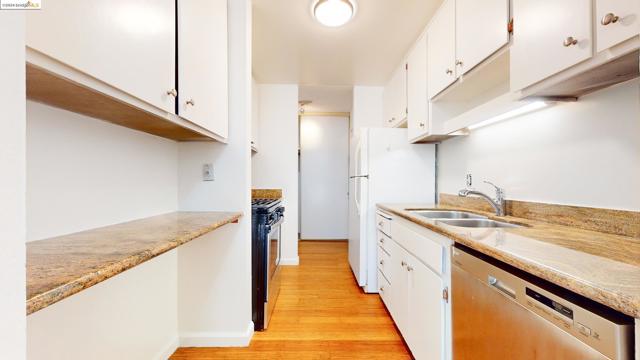 Image 3 of 17 For 2700 Le Conte Ave  201