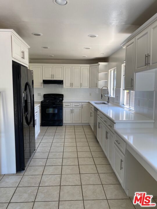 1231 Poinsettia Drive photo 5