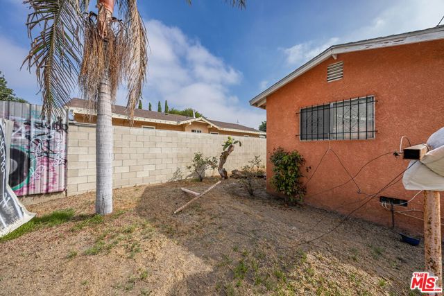 7805 Whitsett Avenue, Los Angeles, California 90001, ,Multi-Family,For Sale,Whitsett,24437463