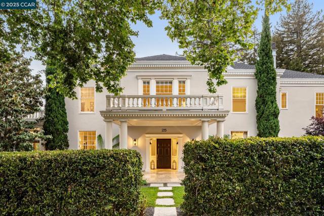25 Crocker Ave, Piedmont CA: https://media.crmls.org/mediaz/84155868-e3db-42b7-b817-2c8fbd2275b2.jpg