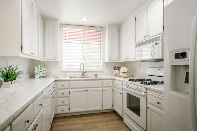 701 Baltic Circle,  CA: https://media.crmls.org/mediaz/8415c88e-d6f9-4ec3-a7d9-8c27df4bc928.jpg