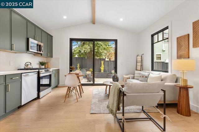 1045 Kains Ave, Albany CA: https://media.crmls.org/mediaz/8415cba6-76b1-41e4-a52d-1d3df16b0d9d.jpg