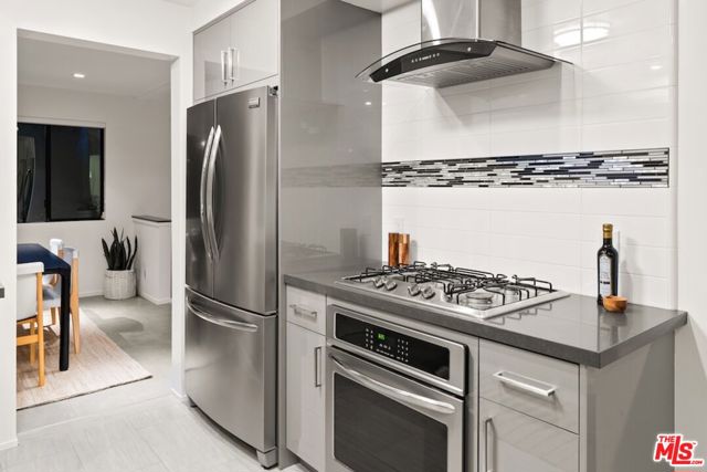 4841 Swinton Avenue, Encino CA: https://media.crmls.org/mediaz/841645d3-aea9-4b09-a872-e106d8ac17c0.jpg