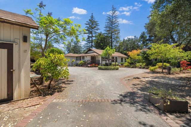 17 Oak Street, Los Altos CA: https://media.crmls.org/mediaz/8417001c-946e-4b86-88f9-e173c46d514b.jpg