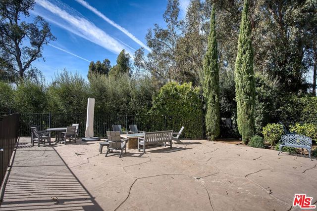 Drew Fenton | 441 S Barrington Avenue Los Angeles CA | MLS: 7091568