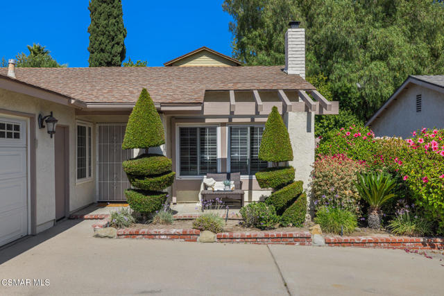 1569 Burning Tree Drive, Thousand Oaks CA: https://media.crmls.org/mediaz/8417ff28-11dd-433f-9733-5dfbf0805889.jpg