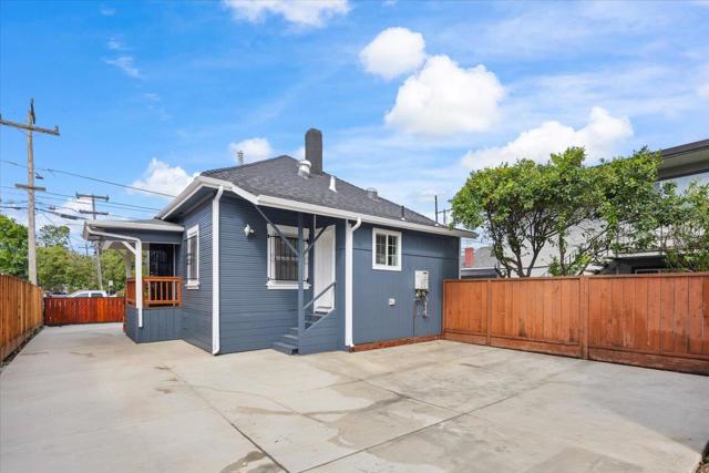 8850 Dowling Street, Oakland CA: https://media.crmls.org/mediaz/8418049b-e78c-4f26-9950-e95699c096e1.jpg