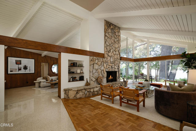 5445 La Crescenta Avenue, La Crescenta CA: https://media.crmls.org/mediaz/841805f0-7b6d-4e6a-ae3c-05104227d5b0.jpg