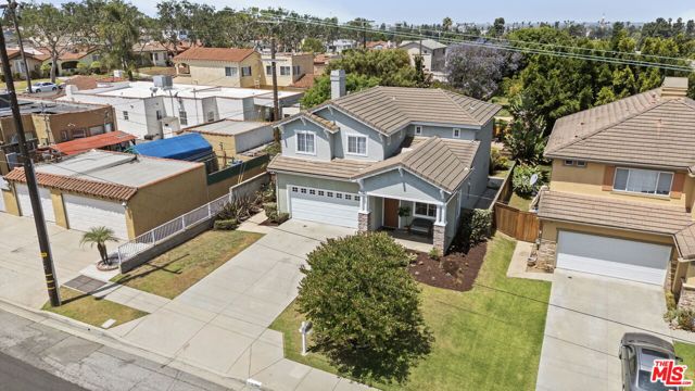 7725 Victoria Avenue, Inglewood CA: https://media.crmls.org/mediaz/84181078-0db6-430b-807e-5c2b6b06d44f.jpg