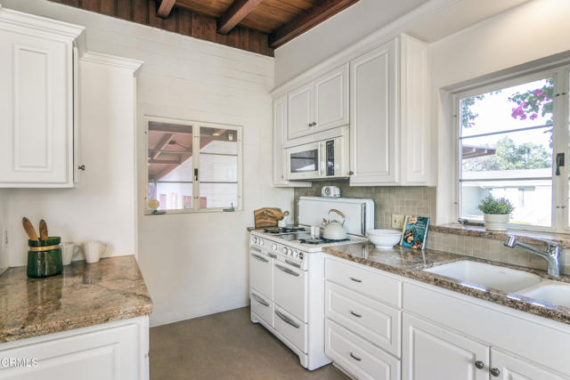 Detail Gallery Image 15 of 29 For 50 Grace Ter, Pasadena,  CA 91105 - 2 Beds | 2 Baths