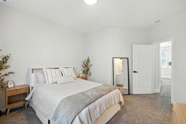 2501 Aimonetti ave, Sacramento CA: https://media.crmls.org/mediaz/84184921-aa59-418a-bbdd-1e1a006b2da5.jpg