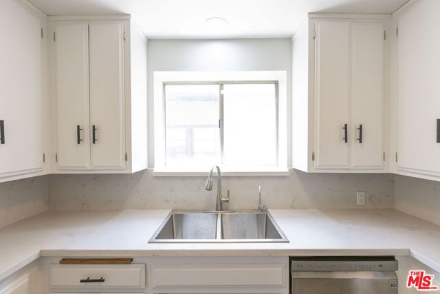 2547 Canyon Drive, Los Angeles CA: https://media.crmls.org/mediaz/84186ec6-b4db-4aab-9b4d-bbd7c18d651a.jpg