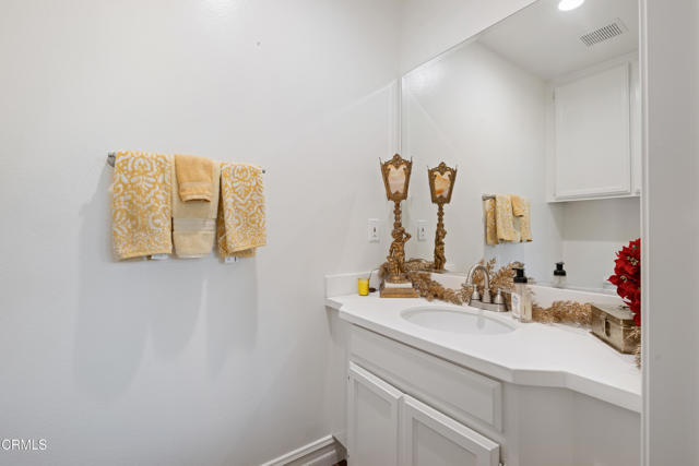 Detail Gallery Image 19 of 25 For 815 Vista Grande Dr, Santa Paula,  CA 93060 - 3 Beds | 2/1 Baths