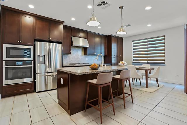 1205 S Ross Ct, Mountain House CA: https://media.crmls.org/mediaz/8419c37c-0855-4d38-8d7d-fd63a440ba52.jpg