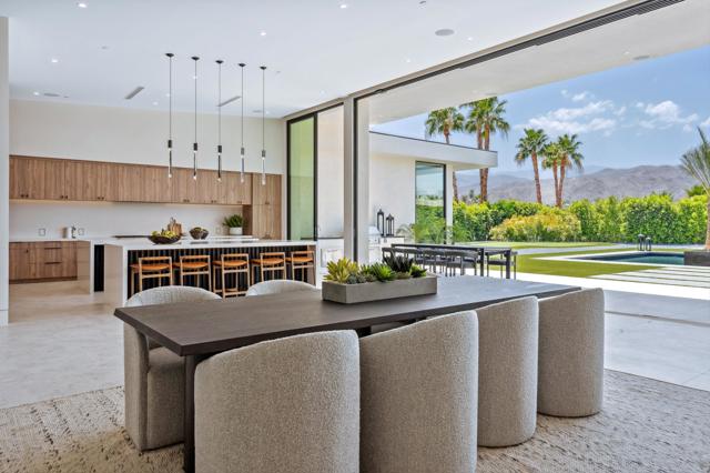 7 Makena Lane, Rancho Mirage CA: https://media.crmls.org/mediaz/841a2f53-acc6-48da-9ebd-3ad5f6217a64.jpg