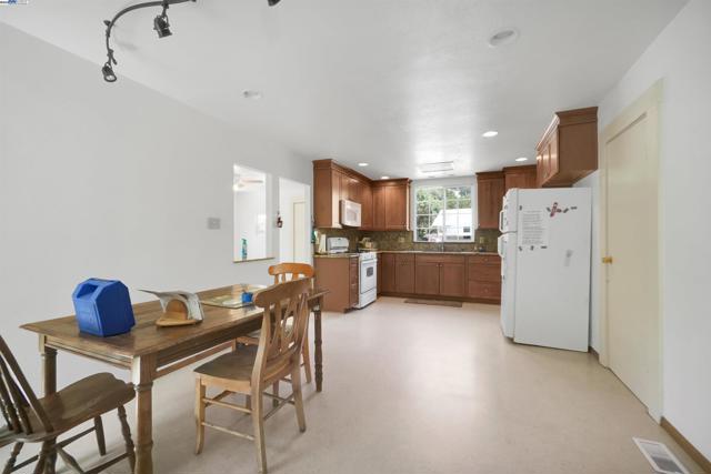 75 Kilkare Rd, Sunol CA: https://media.crmls.org/mediaz/841a8f16-d197-444c-a505-7b4d92f8a91a.jpg