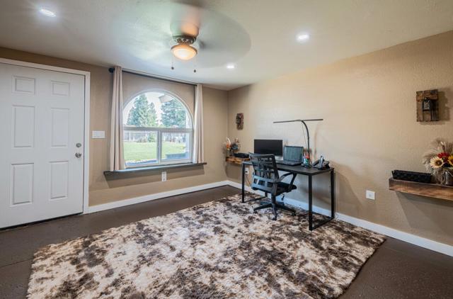 26891 Fonda Avenue, Madera CA: https://media.crmls.org/mediaz/841ab51a-4fe2-49e8-978d-d0f564f9ca0a.jpg