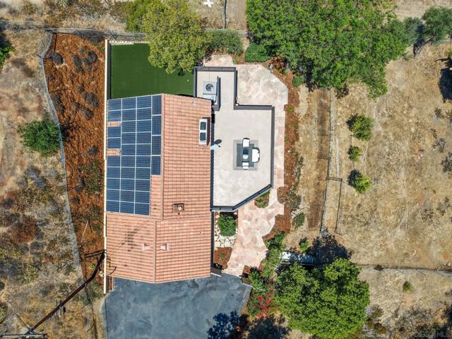 974 Via Hillview, Fallbrook CA: https://media.crmls.org/mediaz/841abbf1-9435-4df2-b6f0-dff5b947ba66.jpg
