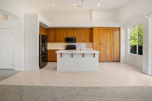 Detail Gallery Image 11 of 48 For 1 Corte Rossa, Lake Elsinore,  CA 92532 - 4 Beds | 2/1 Baths