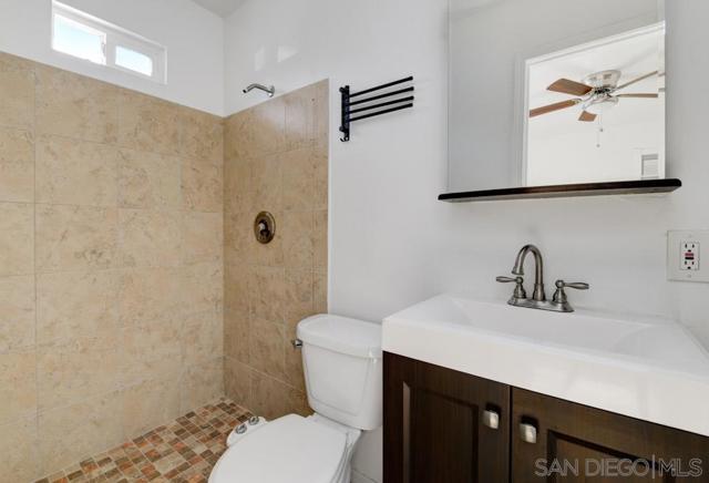 554 7Th St, Imperial Beach CA: https://media.crmls.org/mediaz/841aea4a-a929-4367-b795-c1d5c0a32d4e.jpg