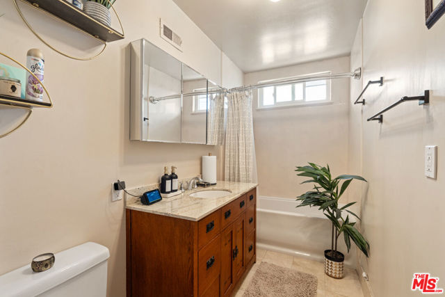 5040 W Slauson Avenue, Los Angeles CA: https://media.crmls.org/mediaz/841c1df3-0513-4941-a66a-9fcca27ae46e.jpg