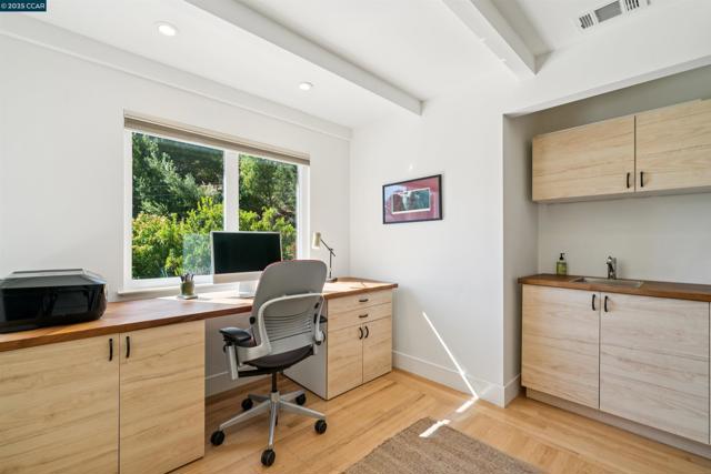 10 ICHABOD LANE, Orinda CA: https://media.crmls.org/mediaz/841d5375-7277-423b-b41c-4a196a6b6292.jpg