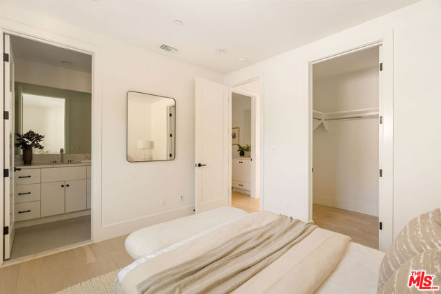 1615 N Coronado Street, Los Angeles CA: https://media.crmls.org/mediaz/841d7c25-55af-41b9-8531-b0439fdbd3e6.jpg