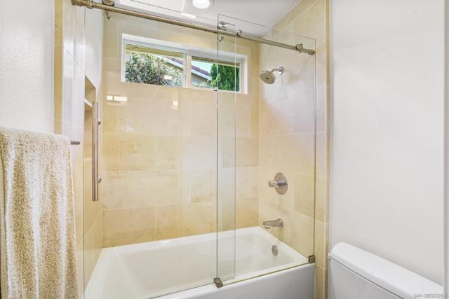 5032 Manor Ridge Ln, San Diego CA: https://media.crmls.org/mediaz/841d885e-01e5-4640-8a5c-c6f43a059baa.jpg