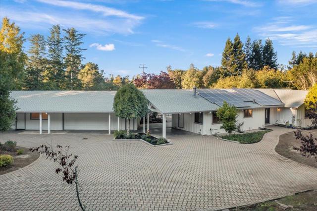 12272 Windsor Court, Los Altos Hills CA: https://media.crmls.org/mediaz/841dccaf-1516-4429-b618-72d00386fbff.jpg
