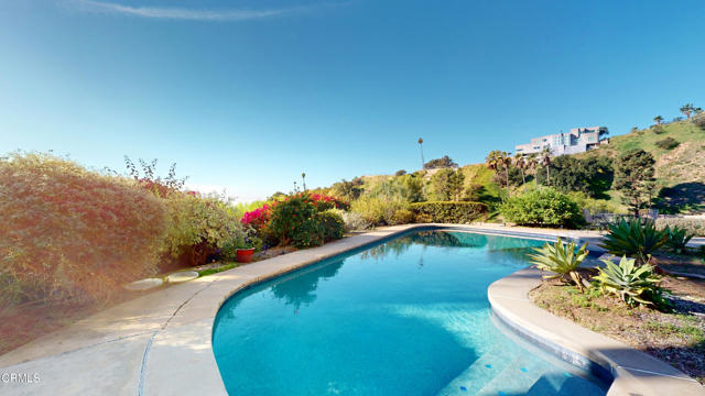 Detail Gallery Image 8 of 20 For 1602 Woodglen Ln, Altadena,  CA 91001 - 3 Beds | 3 Baths