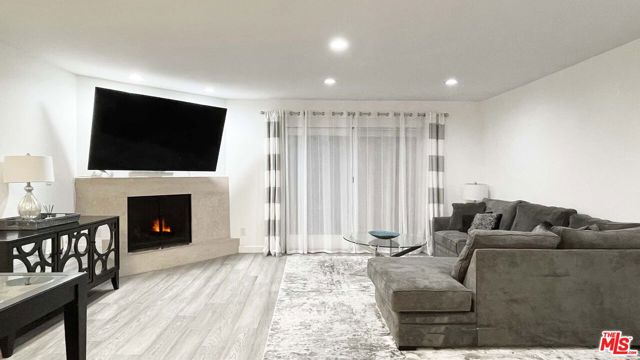 1443 25th Street, Santa Monica CA: https://media.crmls.org/mediaz/841e320c-8b22-4bbd-b796-a1c77faf2110.jpg