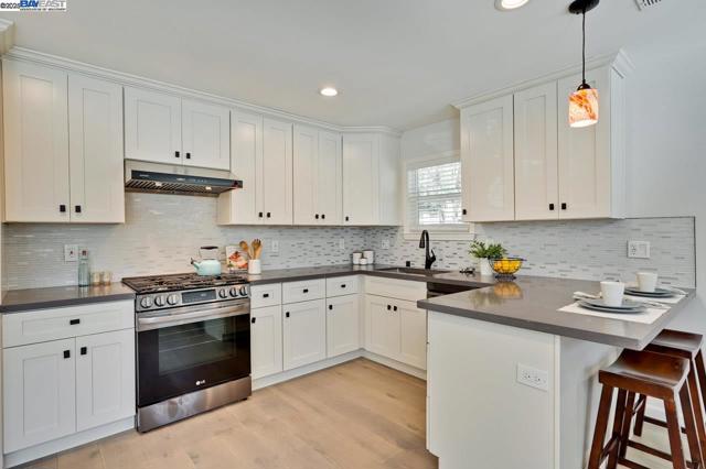 Details for 212 Rengstorff Ave, Mountain View, CA 94040