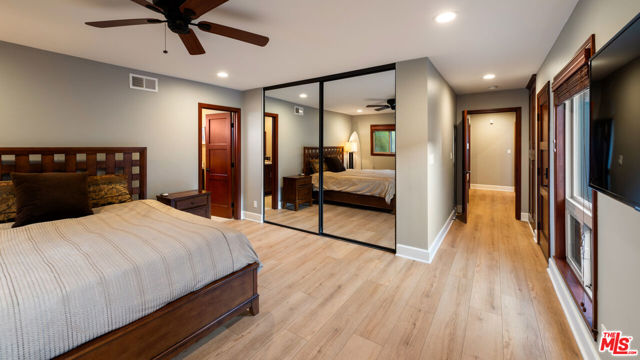 18074 Coastline Drive, Malibu CA: https://media.crmls.org/mediaz/841e8ac8-7c22-415d-ba4c-6e8f400244c6.jpg