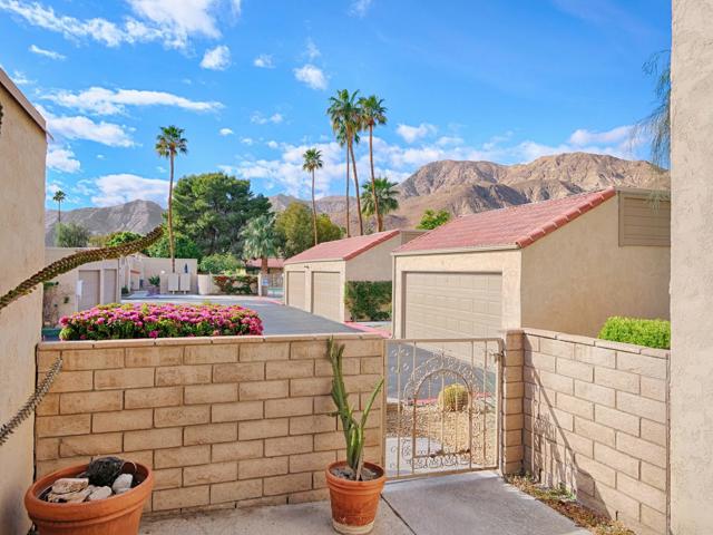 70100 Mirage Cove Drive, Rancho Mirage CA: https://media.crmls.org/mediaz/84206100-627f-4033-a6db-94e13f517fe0.jpg