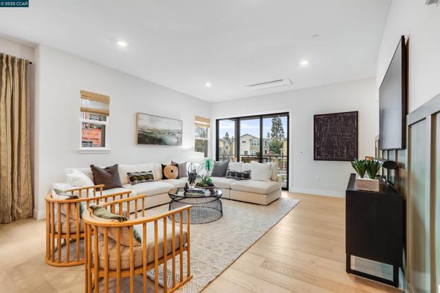 202 Stone Pine Terraces, Sunnyvale CA: https://media.crmls.org/mediaz/8420bc4d-6c12-4825-a4c4-262701608b1b.jpg