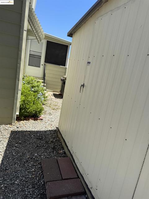 137 Zartop, Oakley CA: https://media.crmls.org/mediaz/8421b9a8-2c51-4db2-9537-92b5a97c994c.jpg