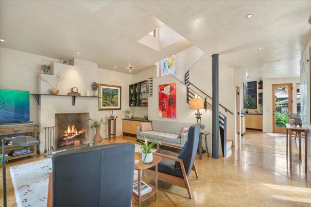 705 University Avenue, Los Altos CA: https://media.crmls.org/mediaz/84220a07-5646-4118-bbb4-6e4b1f5088c3.jpg