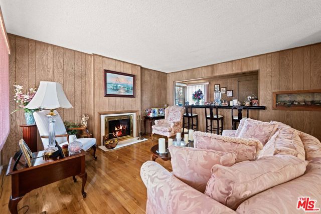 2533 W 118th Place, Hawthorne CA: https://media.crmls.org/mediaz/84221035-ff50-4769-b836-23ce7be74eb0.jpg