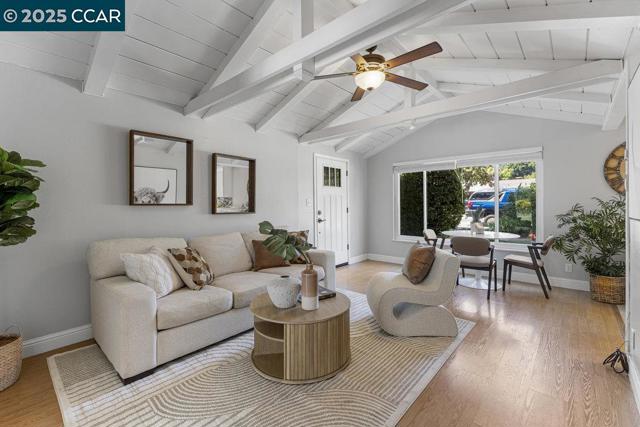 200 El Dorado Ave, Danville CA: https://media.crmls.org/mediaz/8422b3ff-b3bd-4358-a521-aacfad7faa8d.jpg