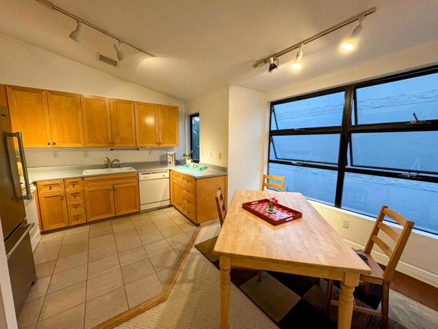 400 N 1st Street, San Jose CA: https://media.crmls.org/mediaz/8422d276-bbfa-40b1-8235-ee31fb45f377.jpg