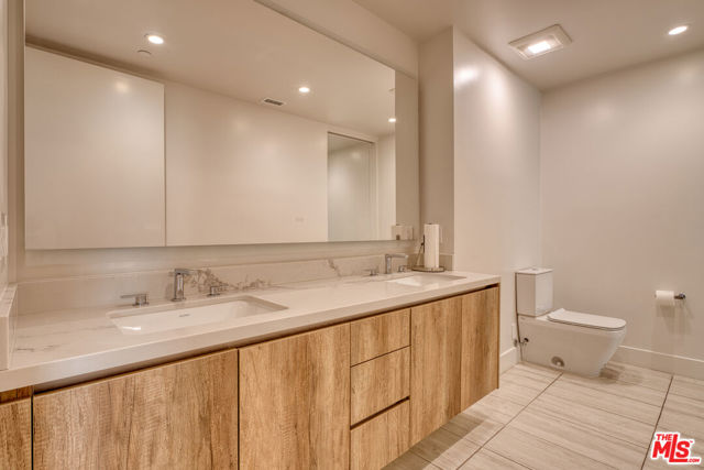 411 S Hamel Road, Los Angeles CA: https://media.crmls.org/mediaz/842365db-b498-438b-aa95-308962db7fe7.jpg