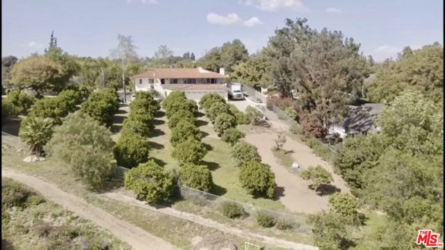 3044 Camino Cielo, Fallbrook CA: https://media.crmls.org/mediaz/84239c59-0a64-4bc6-b9d3-71a1b0df9b22.jpg