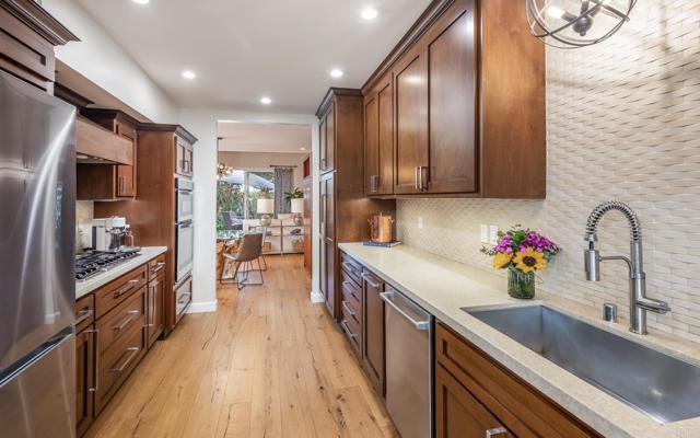 7031 Estrella De Mar Road, Carlsbad CA: https://media.crmls.org/mediaz/842489b2-4bfc-4c98-a6b6-33ede30b6f25.jpg
