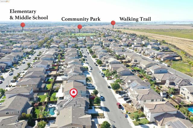 847 Dunmore St, Oakley CA: https://media.crmls.org/mediaz/842503da-2892-4649-9650-057770af776d.jpg