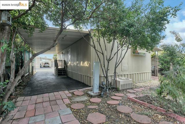 3301 BUCHANAN RD, Antioch CA: https://media.crmls.org/mediaz/84250c92-cf6f-4363-8842-ed97fd742be5.jpg