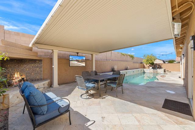 43875 Milan Court, La Quinta CA: https://media.crmls.org/mediaz/8425cc2e-c0ba-4154-95d8-362bc5a8a513.jpg