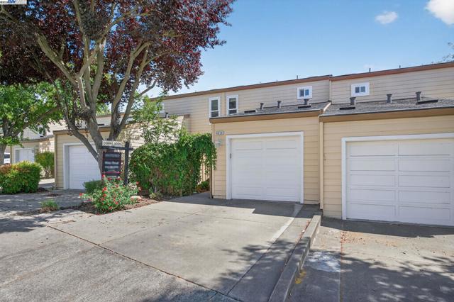 6574 Conestoga Ln, Dublin CA: https://media.crmls.org/mediaz/84260edb-5881-4f93-9224-0744675f42a6.jpg